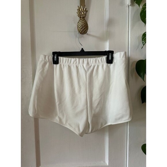 SHEIN curve women’s size 2x-large white shorts - Picture 6 of 7